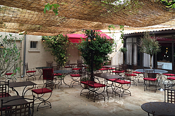 La Reine Jeanne Restaurant, Les Baux restaurant terrasse