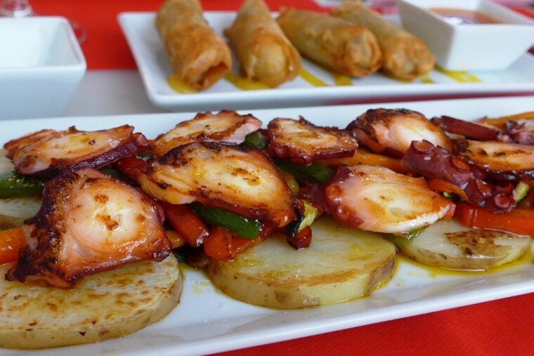Mari-Lin Cafe Lounge Restaurant Review