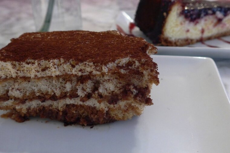 Mari-Lin Cafe Lounge Restaurant Review