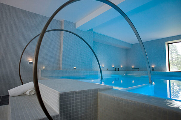 Spa Baumaniere, Les Baux pool