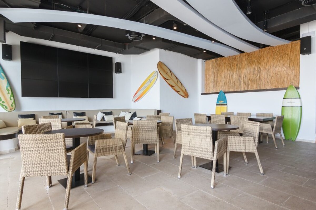 Wavehouse Hotel, Magaluf bar