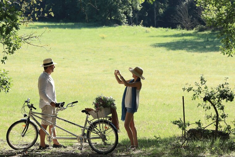couple & a tandem in Provence at Crillon le Brave