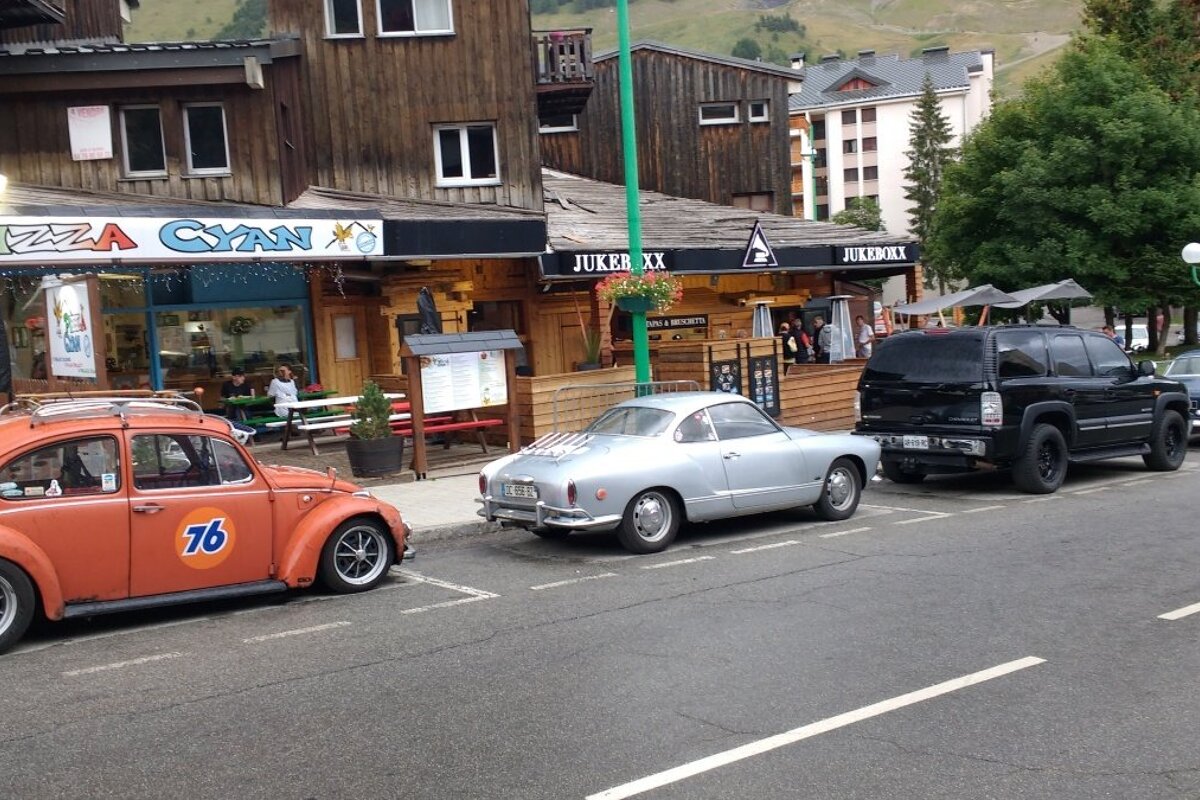 classic cars in 2 alpes Vintage Car Show