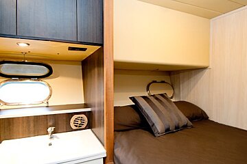 Ferretti 70' 21.7m Motor Yacht, Palma de Mallorca cabin