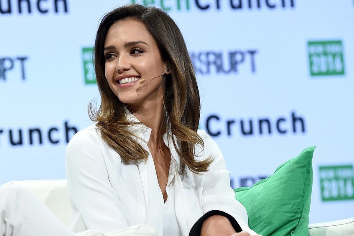 Jessica Alba roars in Cannes