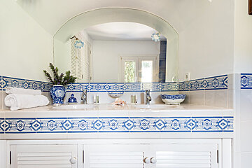 Sa Vall Hotel, Valldemossa bathroom