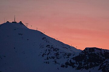 sun setting over val thorens in winter