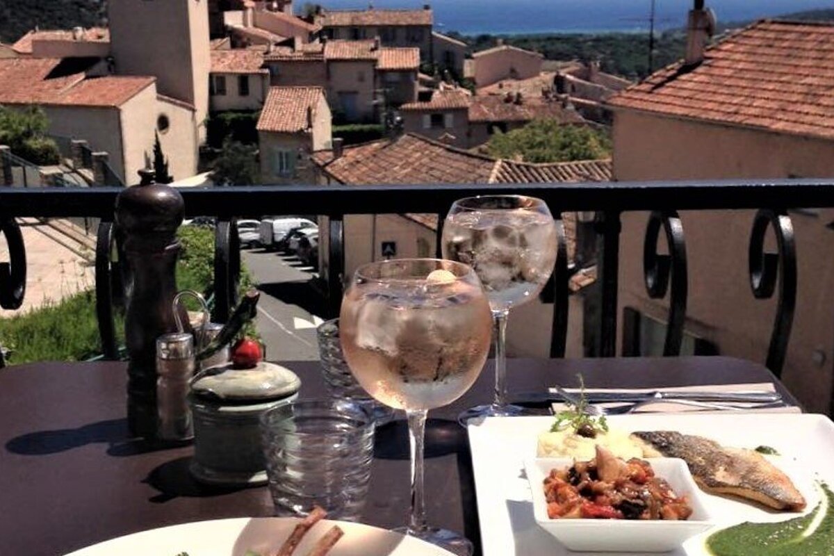 L'Ecurie du Castellas Restaurant, Ramatuelle restaurant terrasse