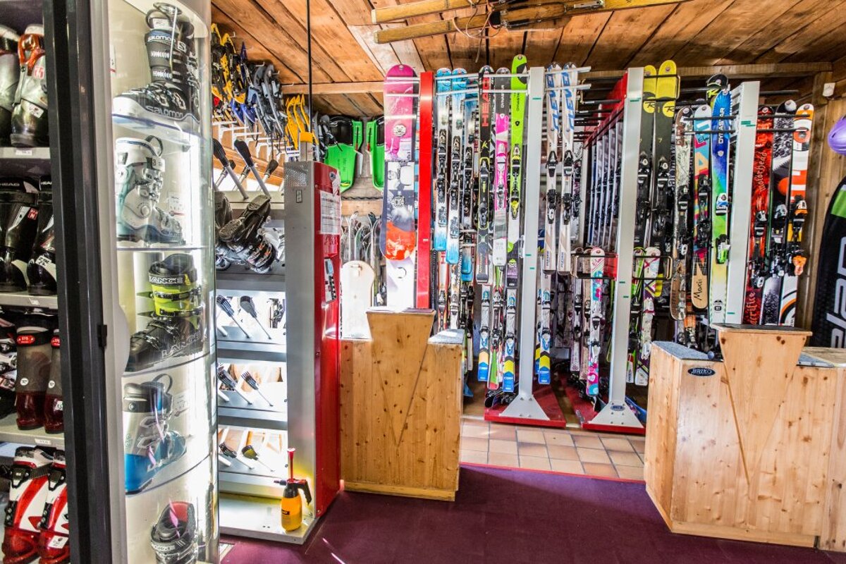 Sport 2000 - Plagne Bellecote Ski Hire, Plagne Bellecote