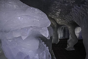 Visit to the Ice Caves, Les Deux Alpes