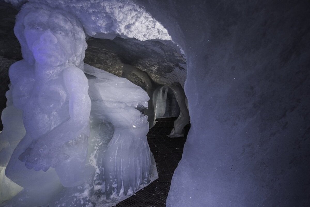 Visit to the Ice Caves, Les Deux Alpes