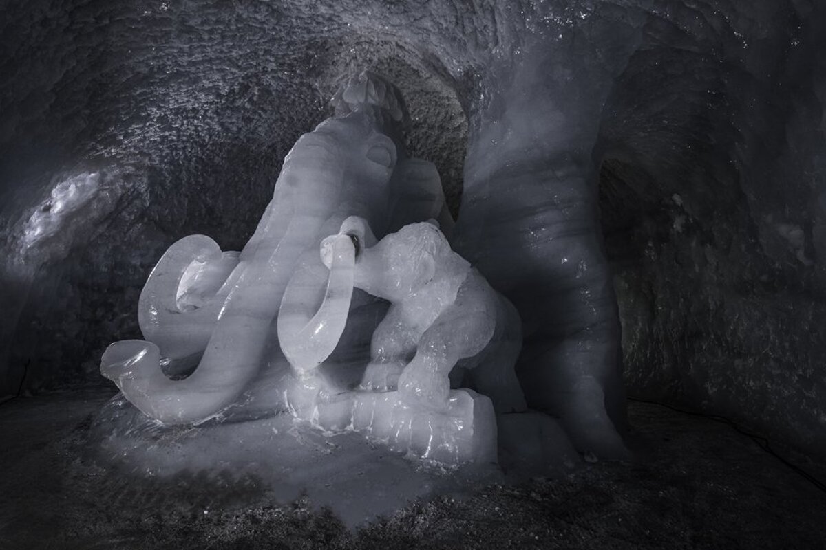 Visit to the Ice Caves, Les Deux Alpes