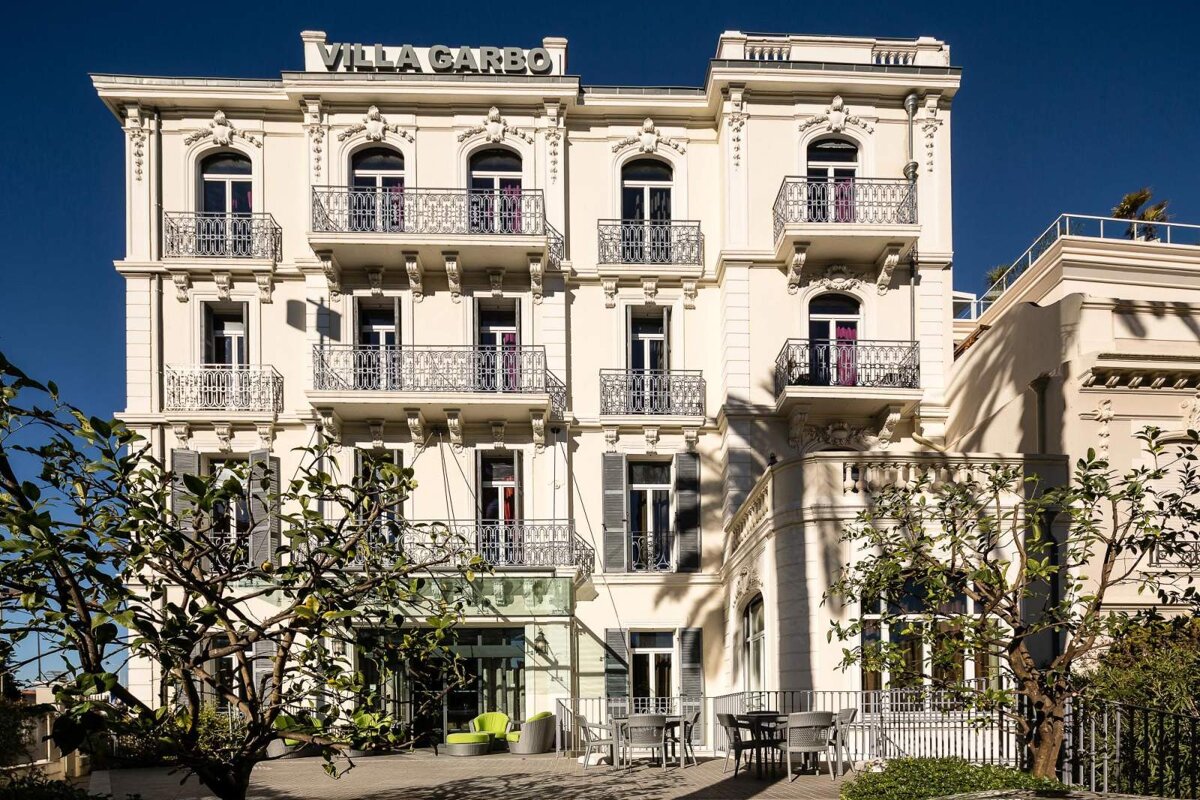 A large white building with the word villa garbo on the top
