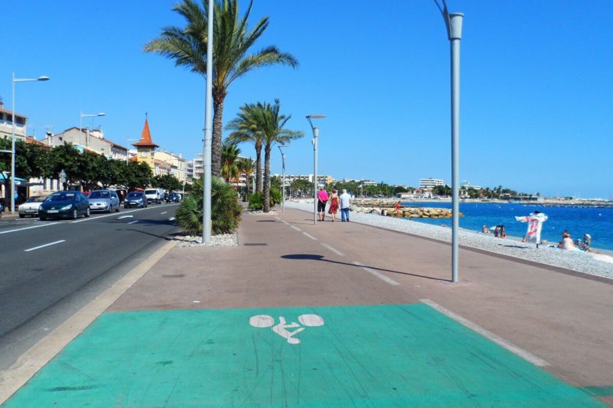 a green cycle lane on the promenade in Cagnes sur mer