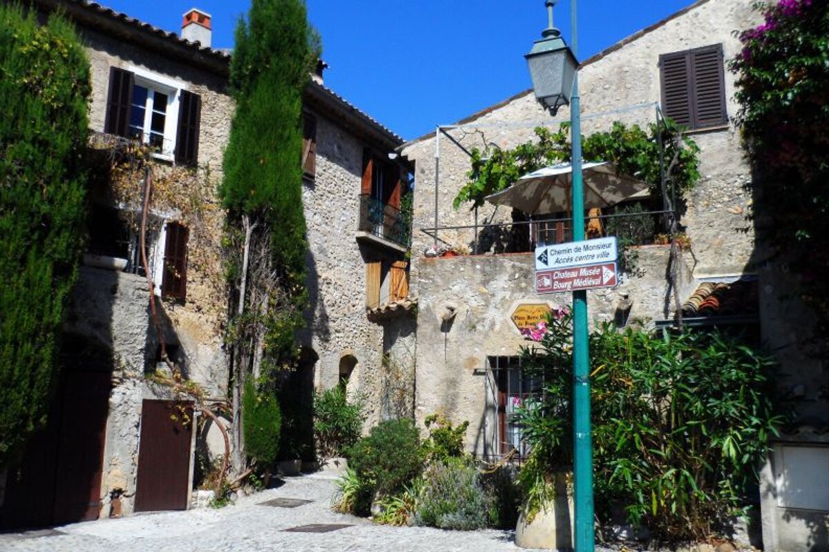 stone buildings on the streets of Cagnes sur mer