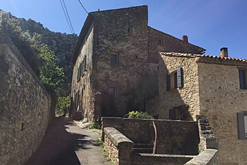 old stone houses in provence