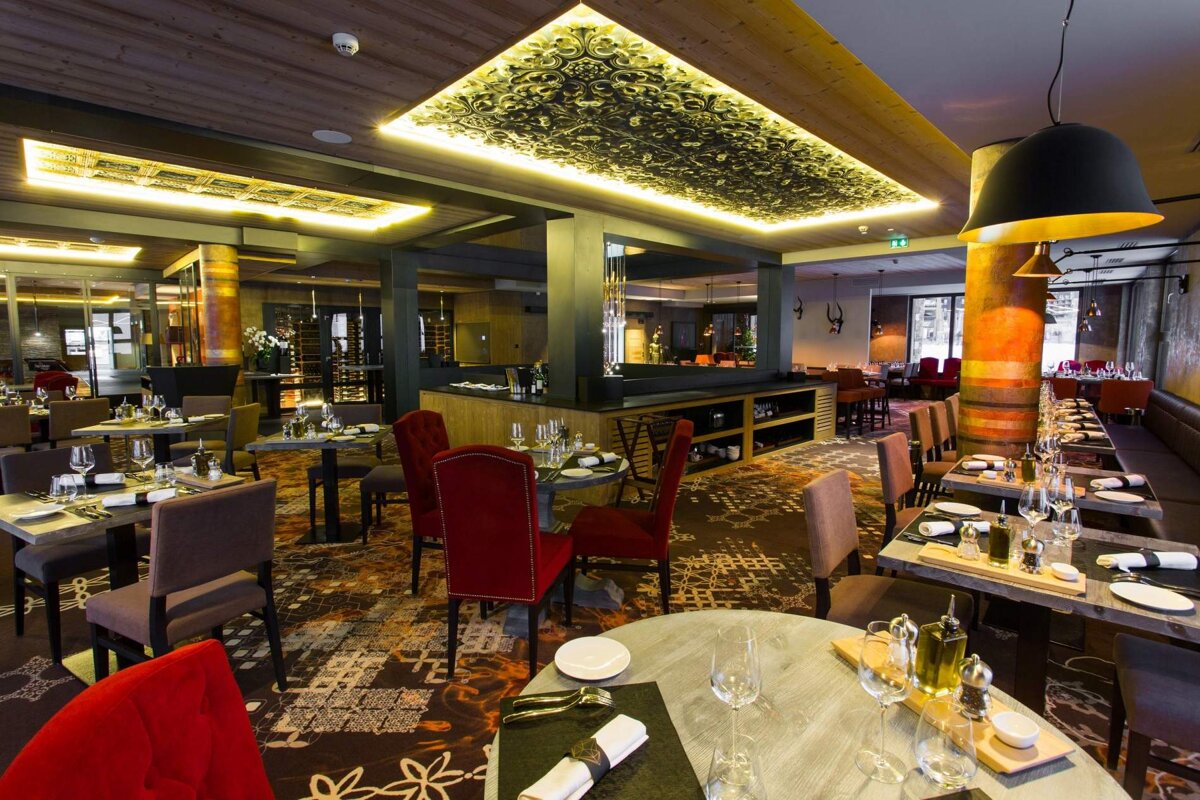 Taj-I Mah Hotel, Les Arcs 2000 hotel restaurant