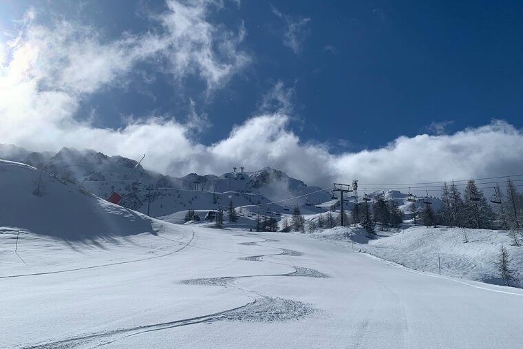 Making fresh tracks in the snow in Les Arcs