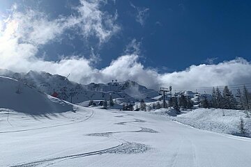 Making fresh tracks in the snow in Les Arcs