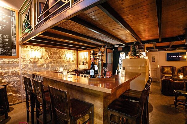 Le Bar a Vin, Cannes bar