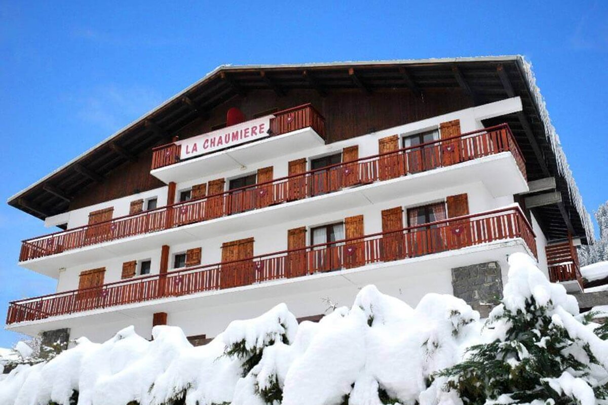 A snowy building with a sign that says la chaumiere