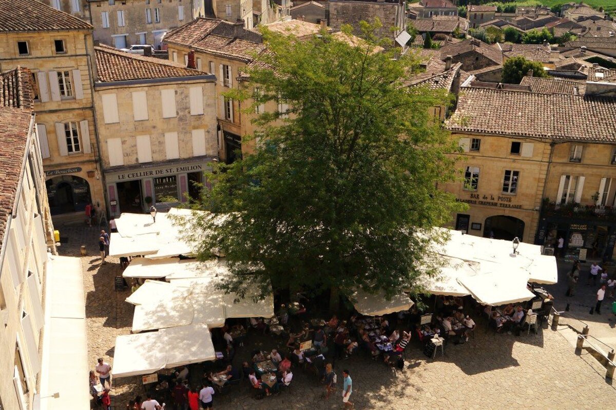 looking over the restaurants in place du marche st emilion