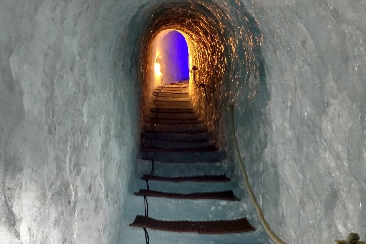 lights and steps in a tunnel