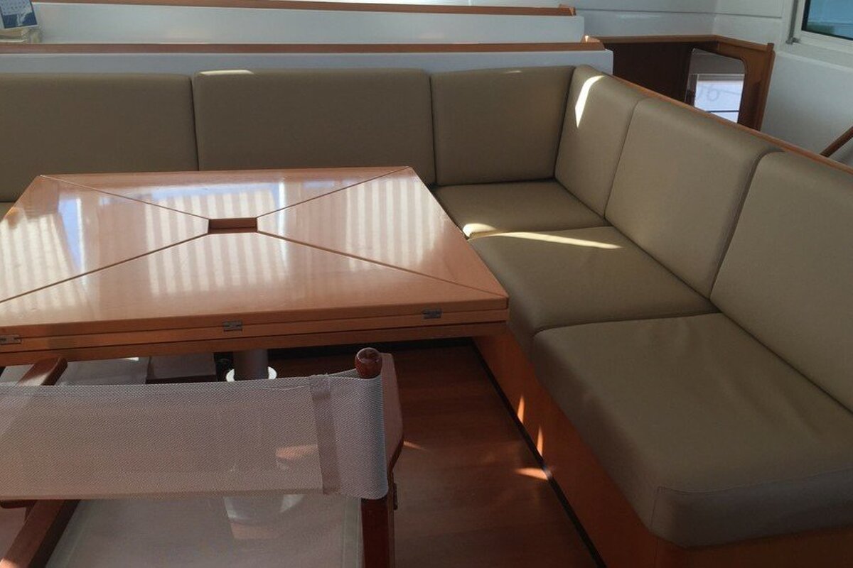 Lagoon 500 15.5m Catamaran, Mallorca Island dining