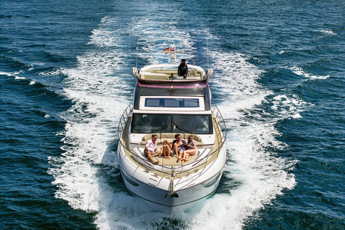 A group of people are sitting on a boat in the ocean