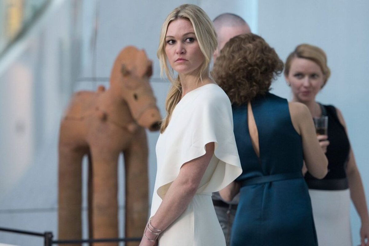 Julia Stiles as Georgia Clios in Riviera