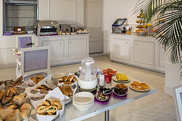 Suisse Hotel, Nice dining room