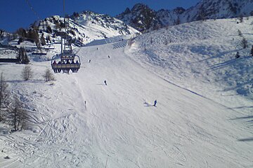 a wide piste in les arcs