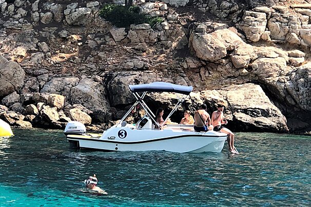 6 Person Motor Boat, Port de Pollenca (Puerto Pollensa)