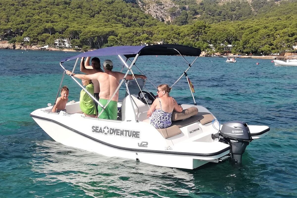 6 Person Motor Boat, Port de Pollenca (Puerto Pollensa)
