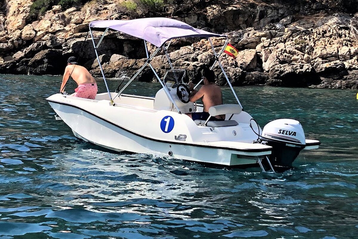 6 Person Motor Boat, Port de Pollenca (Puerto Pollensa)