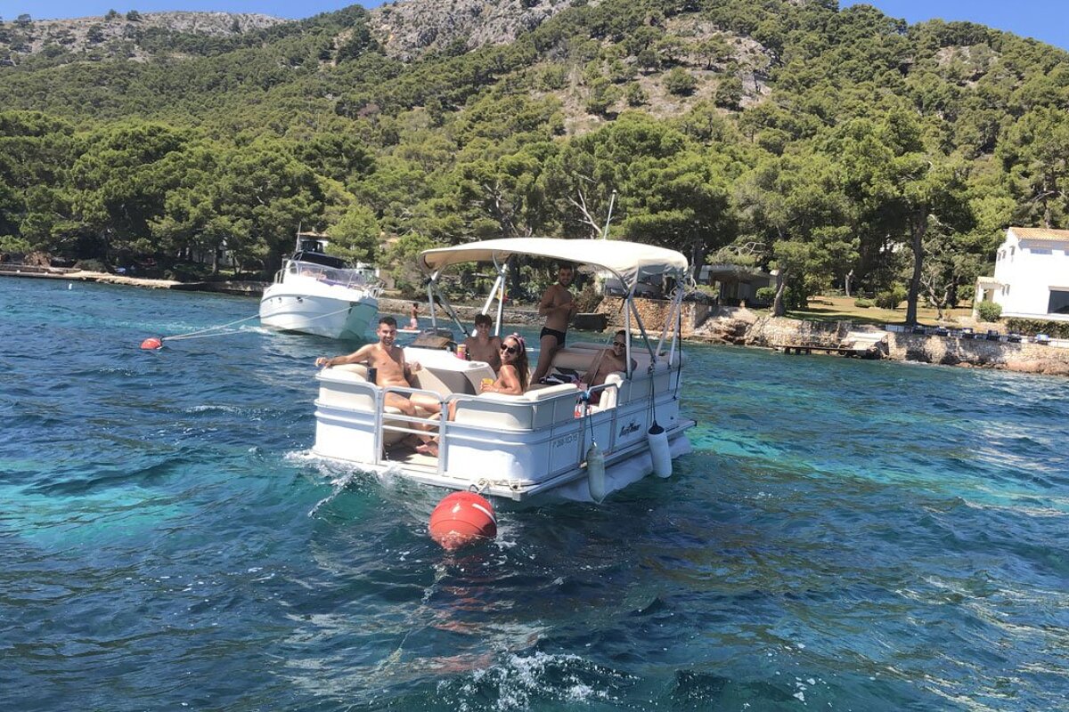 6 Person Motor Boat, Port de Pollenca (Puerto Pollensa)