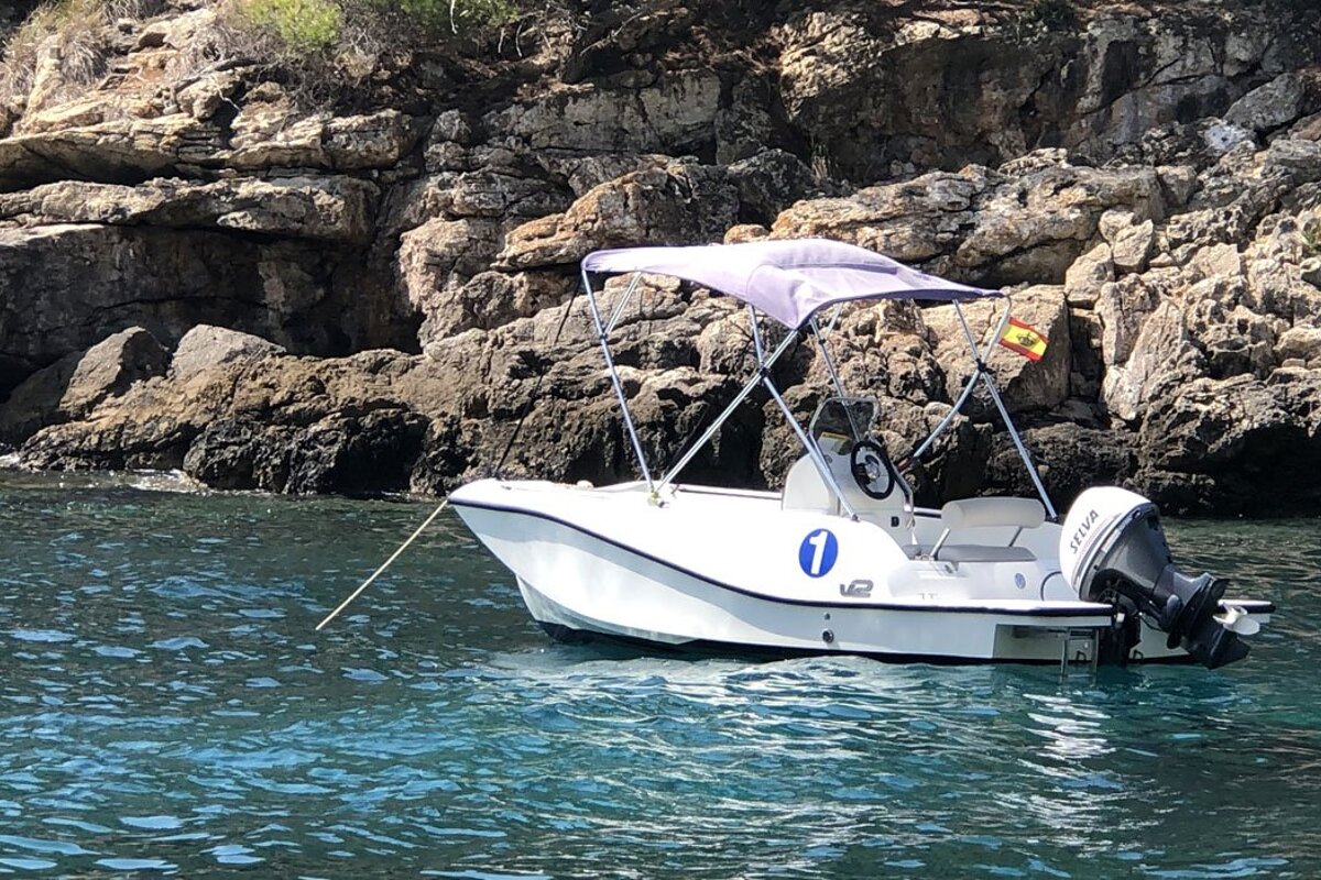 6 Person Motor Boat, Port de Pollenca (Puerto Pollensa)