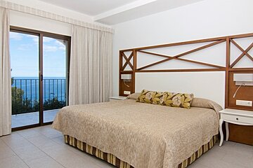 Costa D'Or Hotel, Deia double bedroom