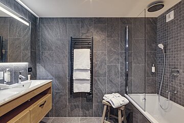 Emilou Apartment, Val d'Isere - Centre bathroom