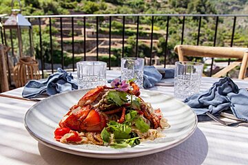 Nama Restaurant, Deia style of cuisine