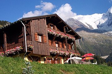 Le Fioux Refuge (1500m), St Gervais exterior