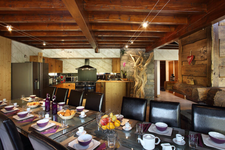 Purple Chalet, Les Menuires dining room