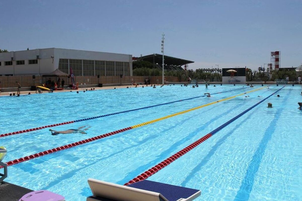 the outdoor pool at Centre Aquatique Grand Bleu, Cannes