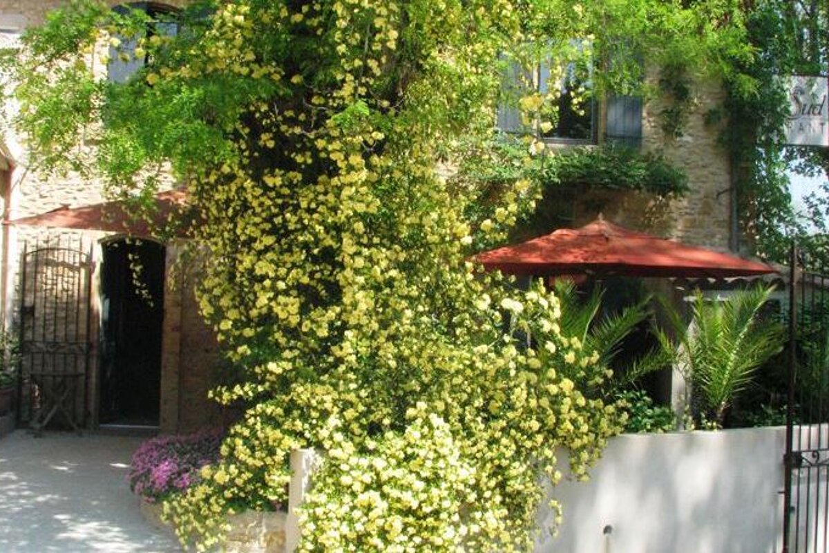 Cote Sud Restaurant, Uchaux exterior