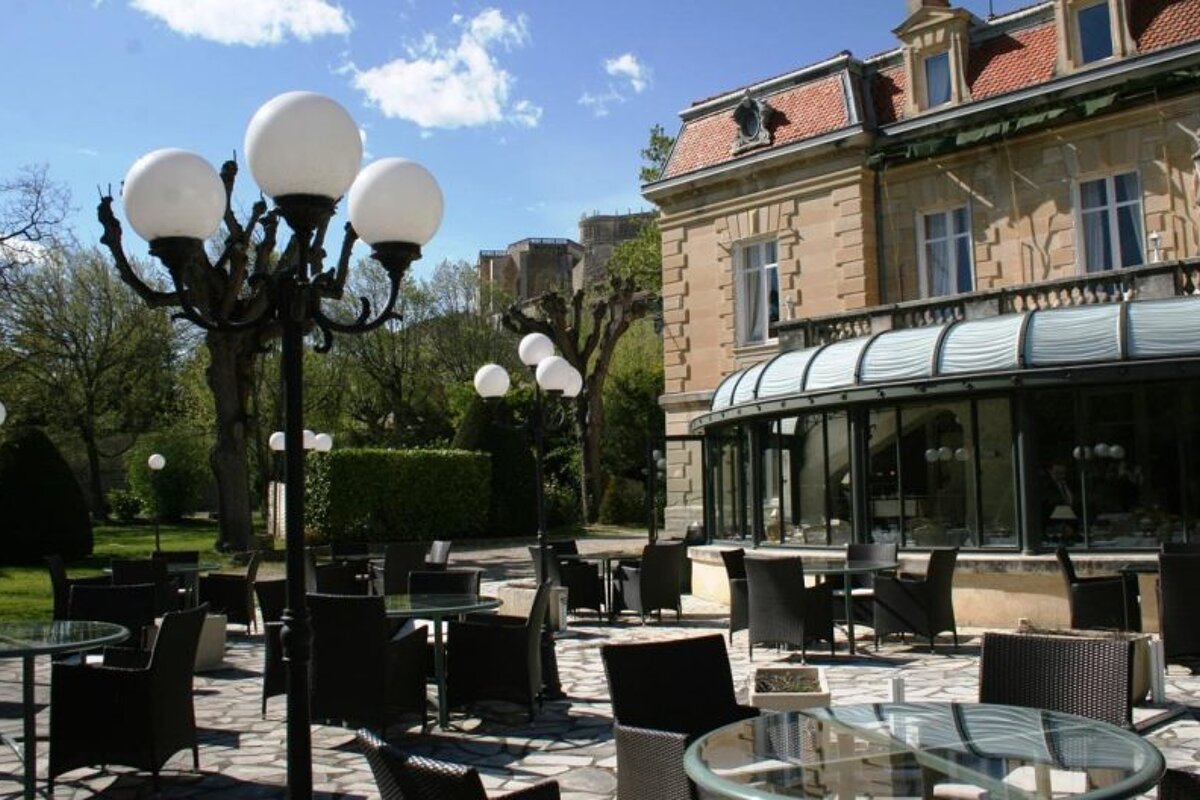 Manoir de la Roseraie Hotel, Grignan hotel restaurant