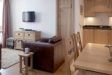 Rond Point No. 2-13 Apartment, Val d'Isere - Centre dining room