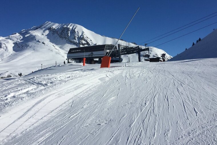 Shredding the reds & blacks in Alpe d'Huez in 2019