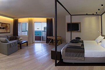 a picture of a hotel suite at Palace Bonanza Playa Hotel, Illetes