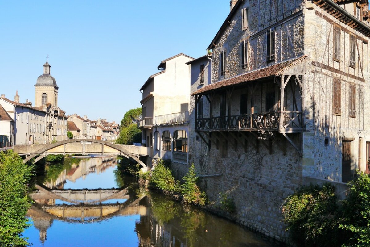 river, bridge & medieval architecture in saint cere