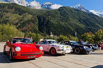 5 porche cars at the tour du mont blanc rally